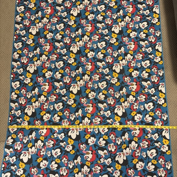 Vintage 1994 Blue Animaniacs cartoon COTTON FABRIC Yakko Wakko 44 x 60in 1.5yd - Picture 5 of 7